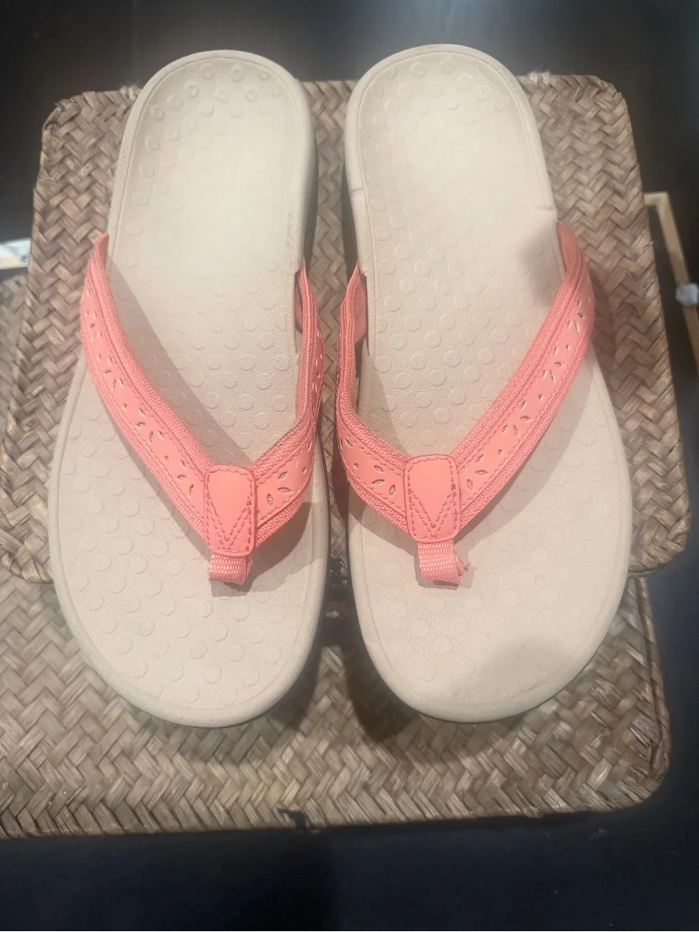 Vionic Coral Pink Women's Thong Sandals